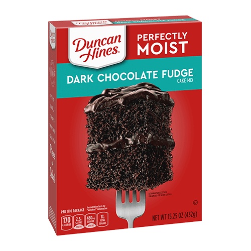 Läs mer om Duncan Hines Classic Cake Mix Chocolate Fudge 432g